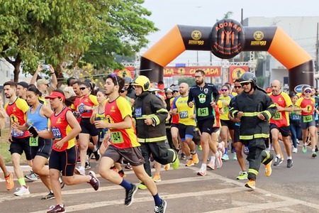 Left or right foto deyse yuri