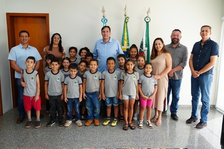 Left or right whatsapp image 2025 12 05 at 16.32.21