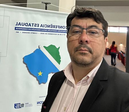 Left or right whatsapp image 2025 12 16 at 11.54.39