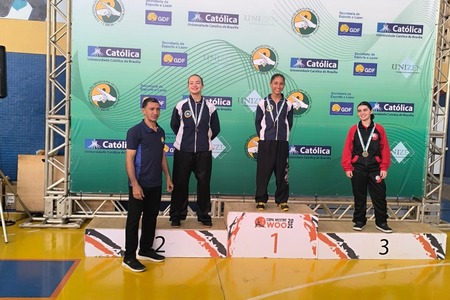 Left or right atleta de nova andradina tetracampe brasileira de kung fu