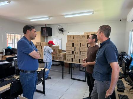 Left or right whatsapp image 2025 12 29 at 12.42.09 1 