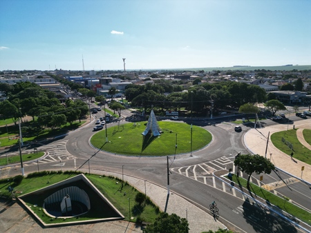 Left or right img 7071.jpg