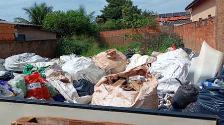 Left or right whatsapp image 2026 03 25 at 12.01.56