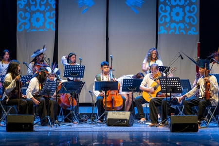 Left or right orquestra ind gena